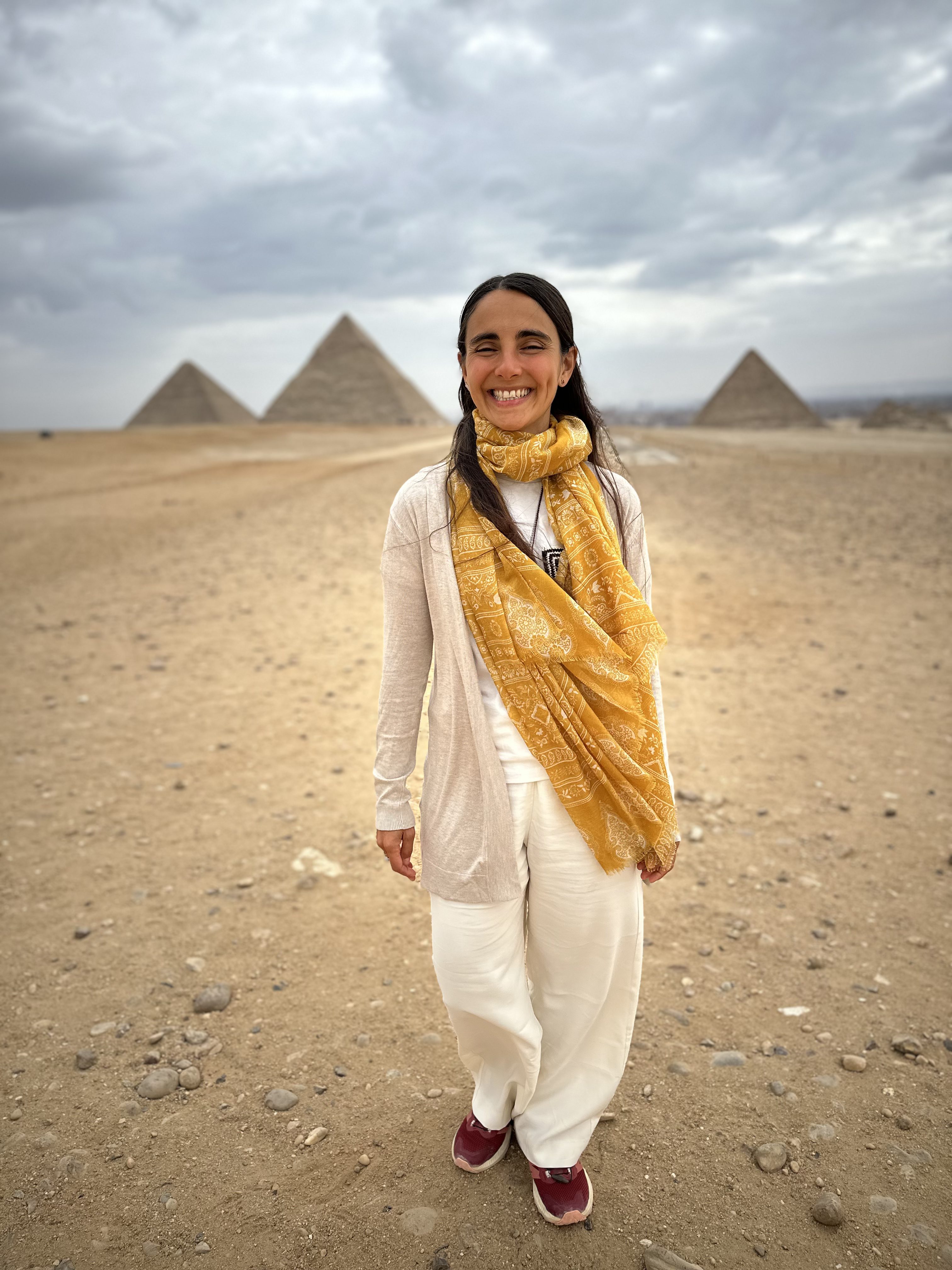 July en las pirámides de Giza, Egipto